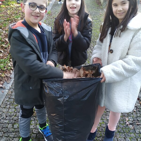 Alunos trabalham o tema de Compostagem na escola de Paredes de Coura